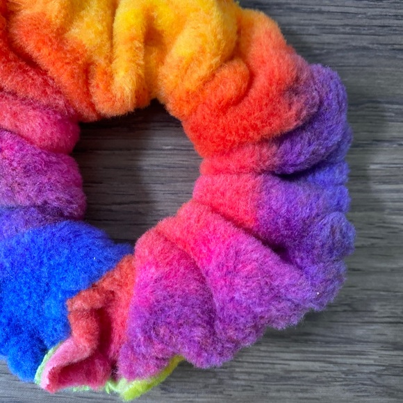 Tye dye scrunchies - Picture 3 of 4